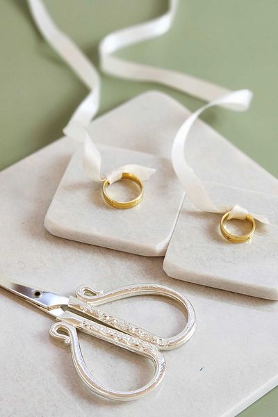 ioadesign You Won My Heart - Real Fine Marble Promise/Engagement Tray (32X20 cm) + Scissors + 2 Ring Holders