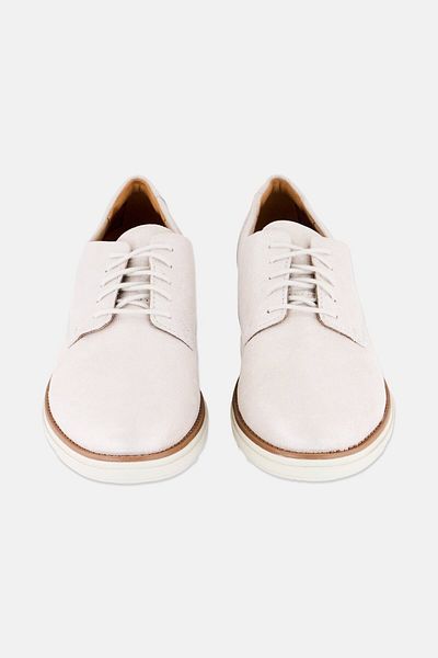 CLARKS حذاء كاجوال نسائي برباط، فضي/معدني