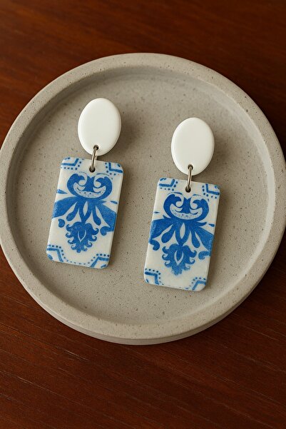 Lu Atelier Lu-1 El Yapımı Etnik Desenli Polimer Kil Küpe – Mavi & Beyaz