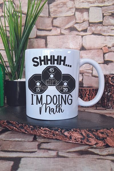 giftkonsept كوب مطبوع عليه Shh I'm Doing Math مطبوع عليه مرح للصالة الرياضية ورياضة الرياضة وحساب الإسبري هدية