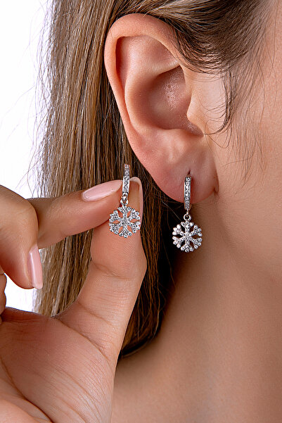 Innuendo 925 Ayar Gümüş Sallantılı Taşlı Kar Tanesi Küpe