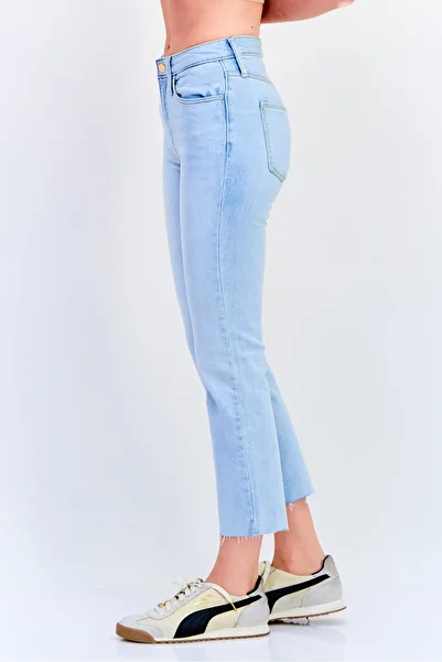 Universal Thread Women Bootcut Fit Washed Regular Length Stretchable Jeans, Light Blue
