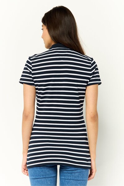 Tommy Hilfiger قميص بولو نسائي مخطط قصير بياقة واسعة، متعدد الألوان