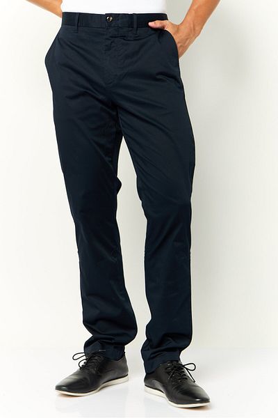 Tommy Hilfiger Men Regular Fit Solid Chino Pants, Navy