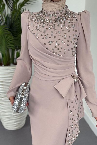 MERVEN AKYÜZ Βραδινό φόρεμα Lalissa Side Bow Stone Crepe Mink