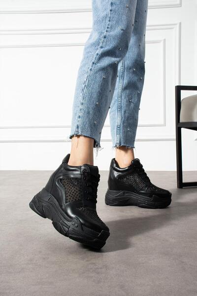 Modanizm حذاء رياضي بكعب مخفي ومزين بالحجر الأسود من تشينغ