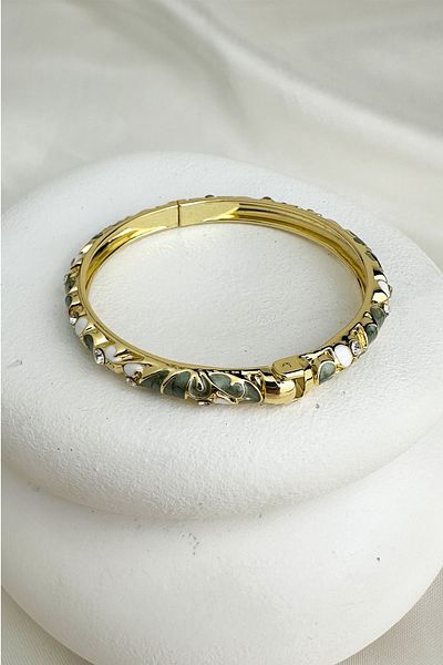 Modex Special Series Enameled Oval Details Stone Handcuff Bracelet (Diameter: 6cm)
