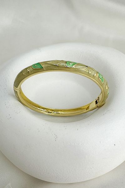 Modex Special Series Enamel Leaf Detail Handcuff Bracelet (Diameter: 6cm)