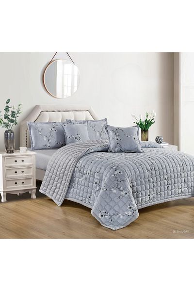 Mark Practical summer double bed duvet set with a printed design, made of the finest microfiber materials.