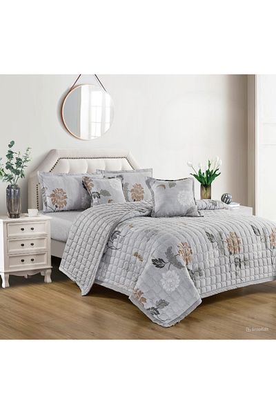 Mark Practical summer double bed duvet set with a printed design, made of the finest microfiber materials.