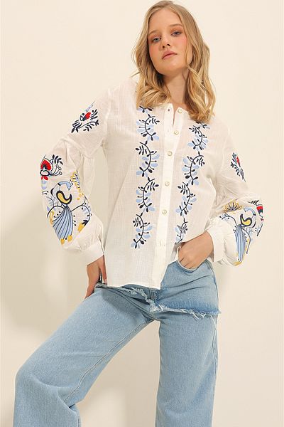 VAGGON Crew Neck Button Embroidered Balloon Sleeve Blouse