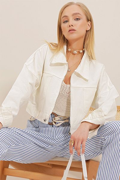 VAGGON Double Pocket Zippered Crop Denim Jacket