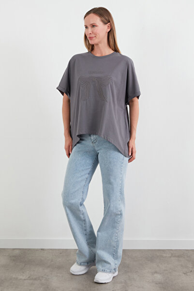 Fulla Moda Υπερμεγέθη μπλουζάκι με κείμενο και κέντημα με φιόγκο