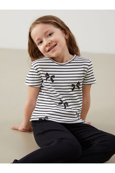 LC Waikiki Gestreiftes Mädchen-T-Shirt mit Rundhalsausschnitt und Schleife (S5)