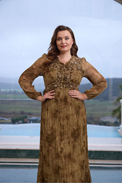 QUİZAS Quizas Imported Tie-Dye Dress with Fabric Appliques and Processing Details