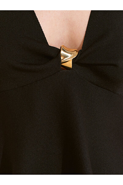 Dilvin 10787 Halter Yaka Metal Detaylı Peplum Triko Bluz-Siyah