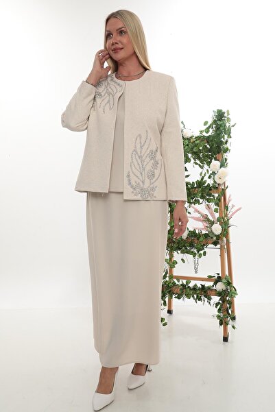 MİSS DİAMOND بدلة ثلاثية بطول الكاحل باللون البيج مع بطانة مرصعة بالأحجار على...