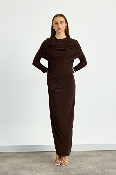 Birgül Bektaş Καφέ φόρεμα με λεπτομέρεια ώμου