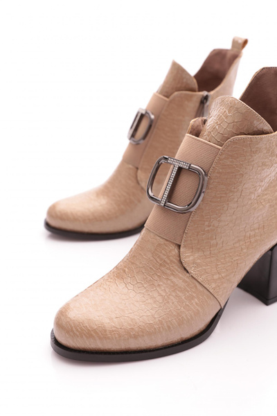 DGN 704 Γυναικείες μπότες με τακούνι