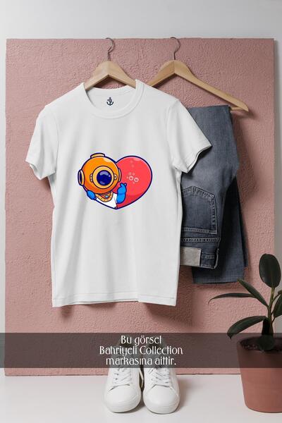 Bahriyeli Collection oversized Mini Diver in Your Heart - Unisex T-Shirt με σχέδιο καταδύστη