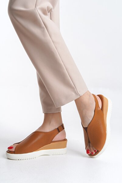 Tamdabu Ayakkabı صندل نسائي من الجلد الطبيعي بكعب عريض ونعل طبي TMD2025651