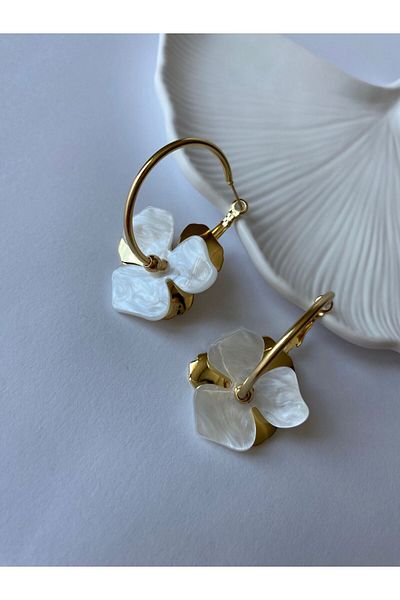 marsel aksesuar White Bone Flower Gold Dangle Earrings