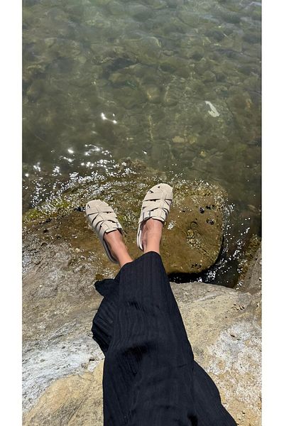 Eataly Shoes Papuci de damă cu catifea bej, model cu cataramă