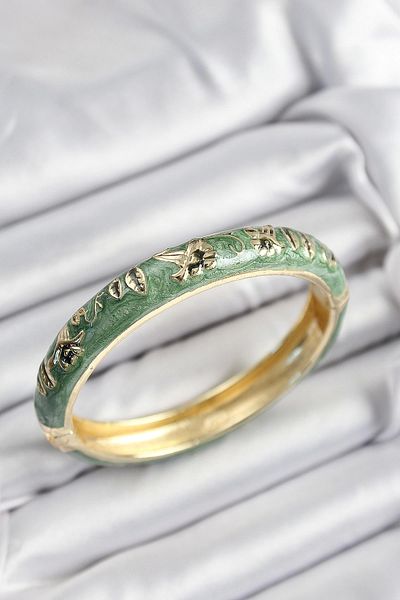 Clariss Mineli Brass Green Flower Motif Gold Color Women's Handcuffs