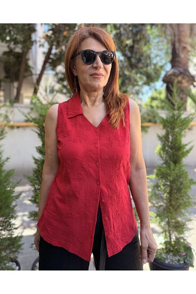 DenizEge Sleeveless Guipure Shirt Red