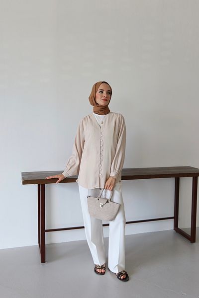 MOONSC Πουκάμισο Hijab με λαιμόκοψη V με λεπτομέρεια μπροστινού κουμπιού Μπεζ