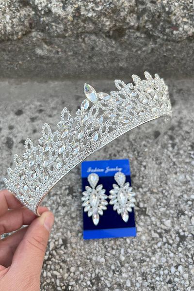 Hobigram Amara Silver Crown and Thin Shuttle Earrings Set – Sparkling Evening Dress Bridal Set