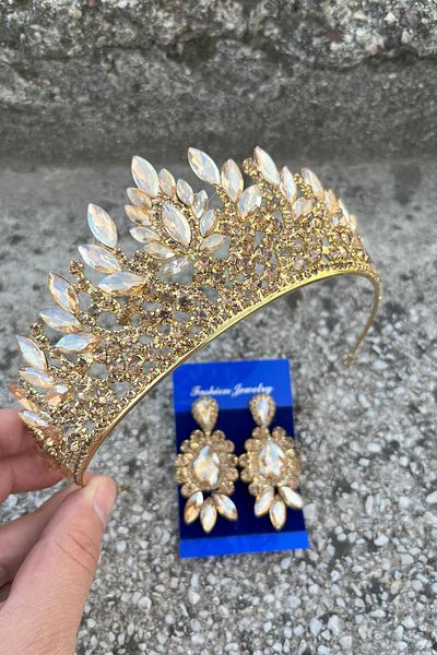 Hobigram Madeline Bridal Set – Gold Crown and Three Shuttle Earrings Set, Henna Wedding Accessory