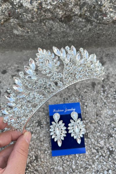Hobigram Madeline Bridal Set – Silver Crown and Thin Shuttle Earrings Set, Henna Wedding Accessory