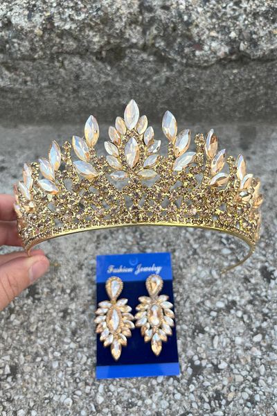 Hobigram Madeline Bridal Set – Gold Crown and Thin Shuttle Earrings Set, Henna Wedding Accessory