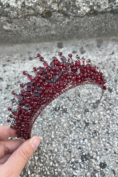 Hobigram Daisy Stone Bridal Crown – Burgundy Henna Wedding Crown Model, Hair Accessory