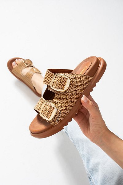 Güllü Shoes Καφέ καλοκαιρινές γυναικείες παντόφλες με χρυσή αγκράφα Ψάθινη ζώνη Εξαιρετικά άνετη ορθοπεδική σόλα