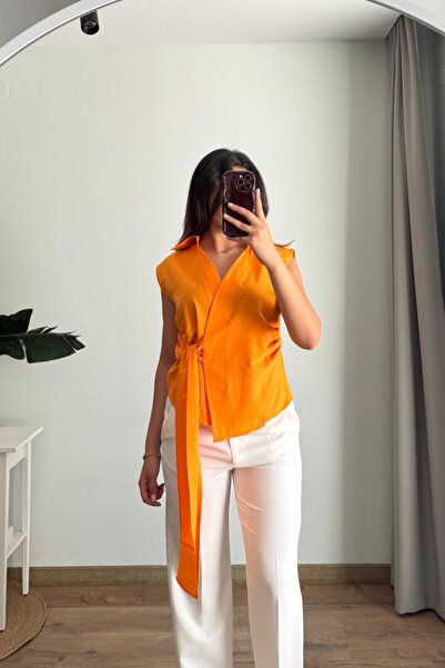 Güneş Bluză cu guler tip cămașă, cu mâneci zero și detalii drapatate