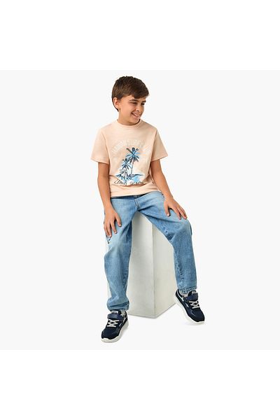 Juniors تي شيرت بطبعة جرافيكية مع رقبة دائرية وأكمام قصيرة