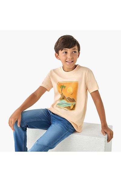 Juniors تي شيرت بطبعة جرافيكية وأكمام قصيرة