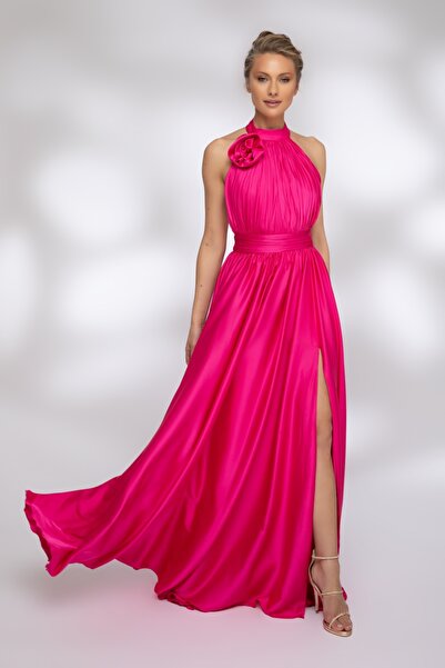 Atmosphere Fashion Rochie lungă din satin ciclam cu broșă