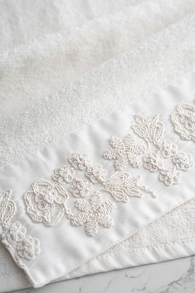 Nazik Home Madeira 3D Knitted Flower Embroidered Hand Towel (30 X 50 cm)