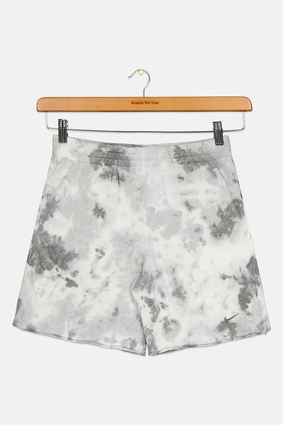 Nike Kids Girl Standard Fit Outdoor Shorts, Multicolor