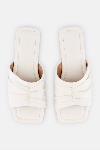Steve Madden صندل ميداس سهل الارتداء للنساء، أبيض