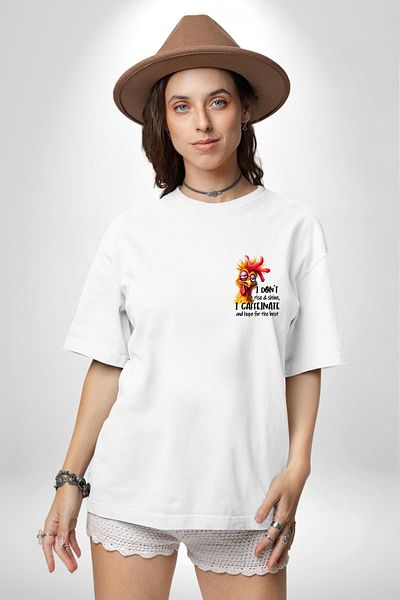 Angemiel تي شيرت I'm Not Into Coffee, I'm Into Caffeine Funny Chicken White كبير الحجم للنساء والرجال مطبوع عليه تصميم أمامي بسيط