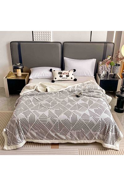 FIONNA.RO Cocolino Blanket With White Fur 200x230cm - Zig Zag Lines