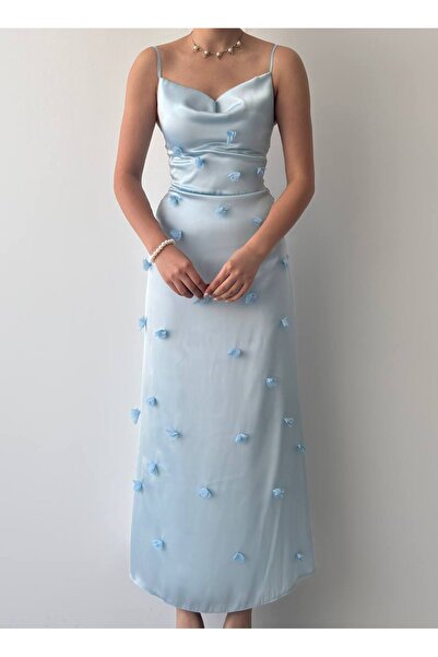 zoezoe 3 Boyutlu Çiçek Detaylı Astarlı Degaje Yaka Midi Boy Premium Saten Elbise