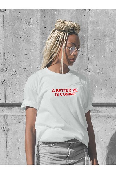 YEACHY Unisex Better Me Έρχεται T-Shirt