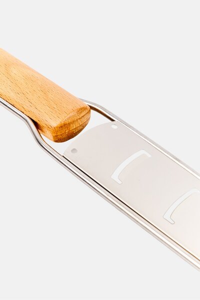 IRIS Long Strips Grater With Wooden Handle, Multicolor