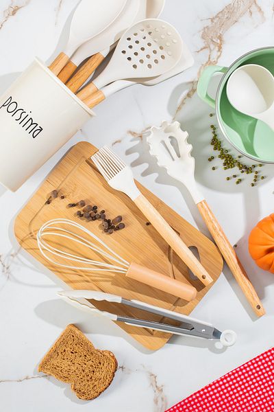 Porsima 3163 Bamboo Wooden Handle Silicone 11 Piece Serving Set with Metal Stand White