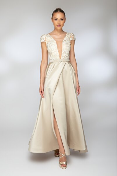 Atmosphere Fashion Rochie lungă bej cu dantelă albă la bust